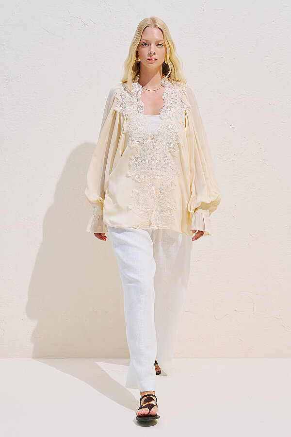 LACE COLLAR DRAPED BLOUSE VANILLA | Manuka