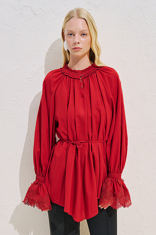 LACE SLEEVE EDITION BLOUSE RED | Manuka