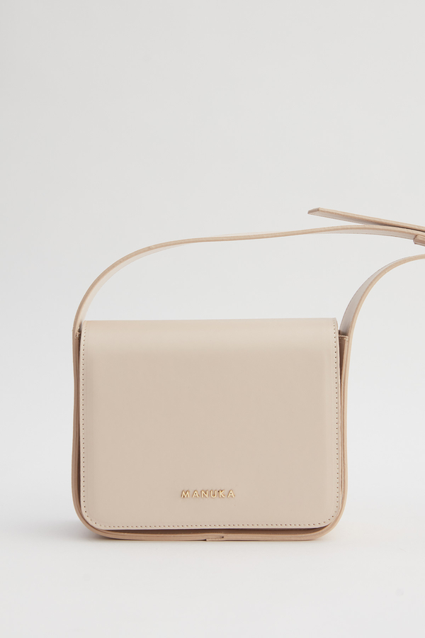 Manuka - SQUARE LEATHER BAG WITH WIDE POCKET BEIGE (1)