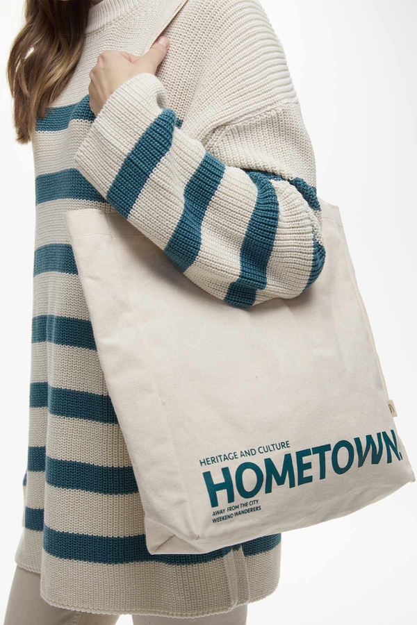 Manuka - PRINTED BELLOWS TOG BAG HOMETOWN GREEN (1)