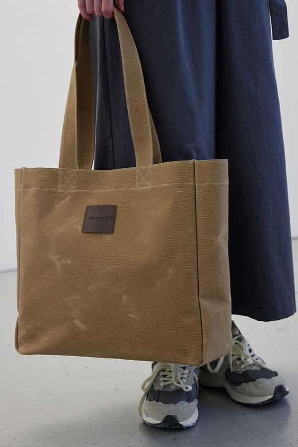 Manuka - WASHED TOTE BAG CAMEL (1)