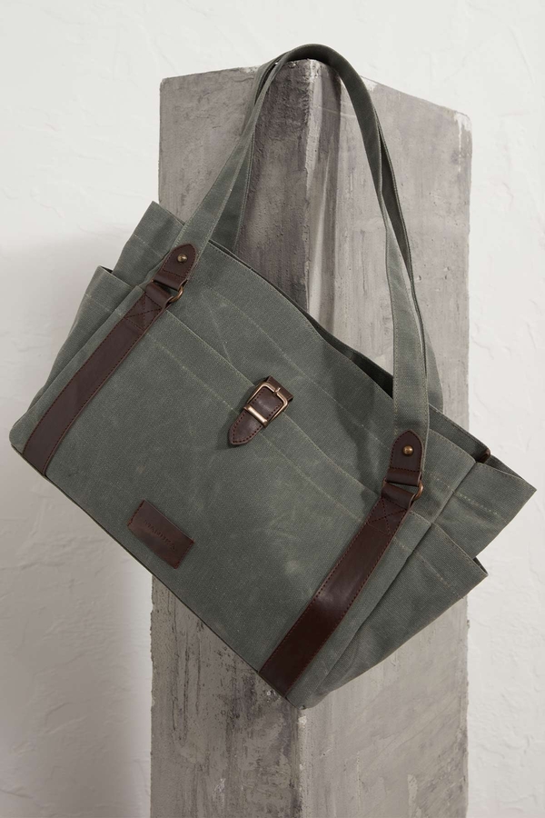 Manuka - WASHED POCKET BAG KHAKI (1)