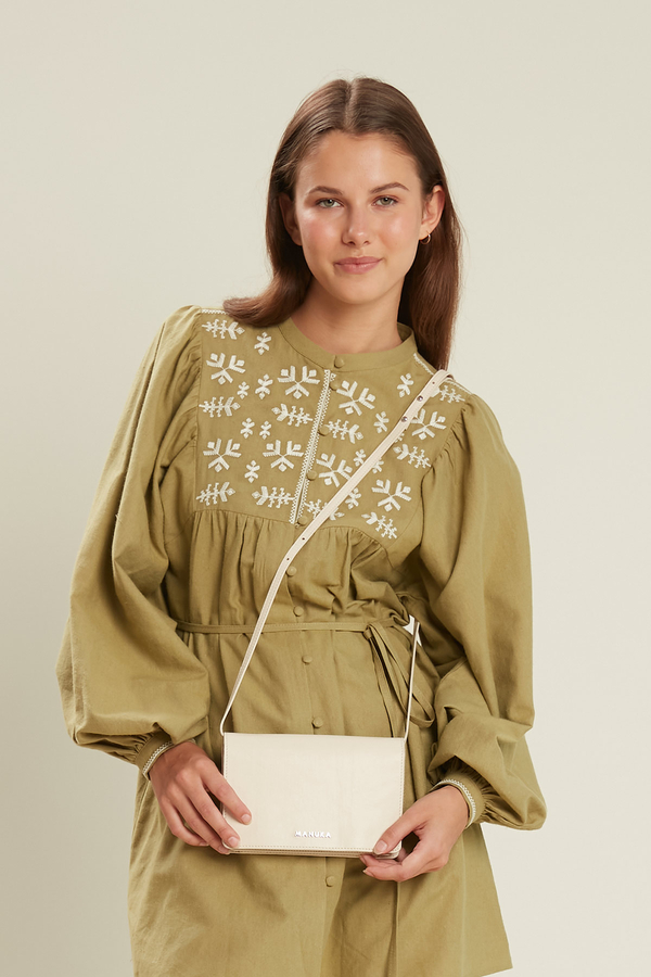 Manuka - LUNA LEATHER WALLET BAG BEIGE (1)