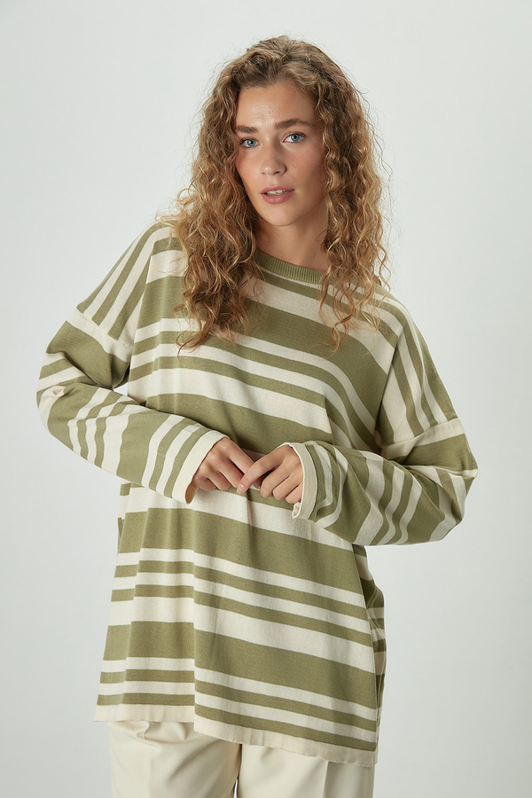 Manuka - OVERSIZED STRIPED KNIT BLOUSE UNRIPE ALMOND (1)