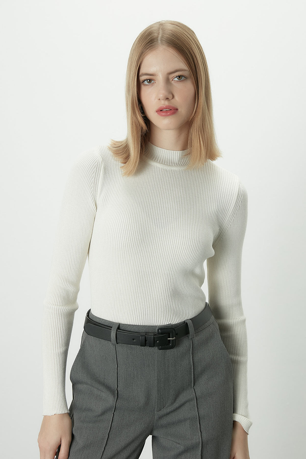 Manuka - TURTLENECK KNITWEAR BODY WHITE (1)