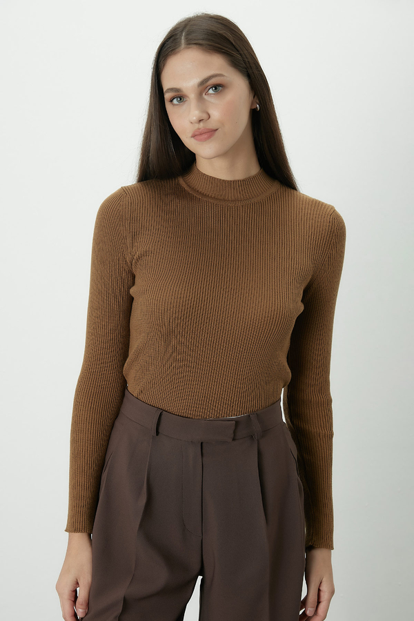 Manuka - TURTLENECK KNITWEAR BODY HAZELNUT SHELL (1)