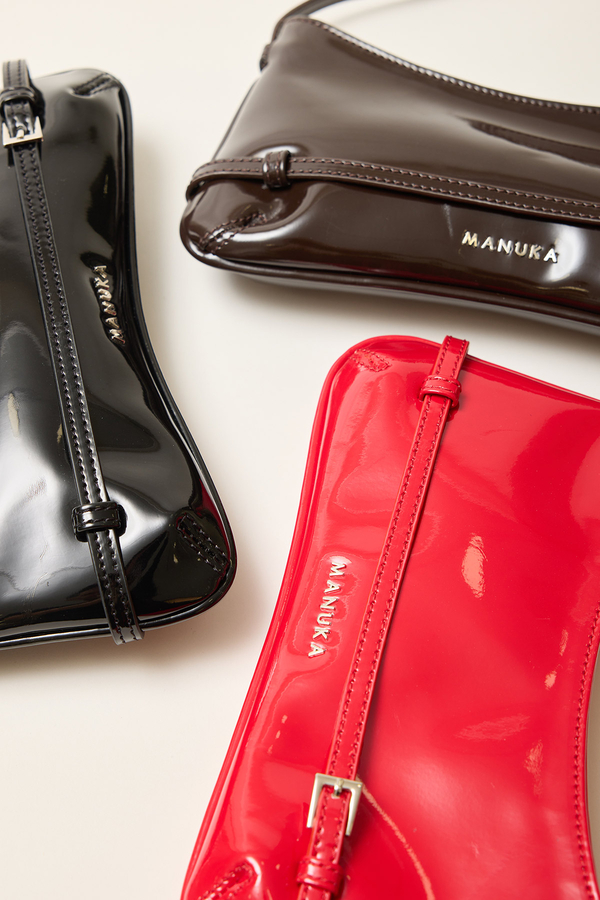 Manuka - DIANA PATENT LEATHER BAGUETTE BAG BLACK (1)