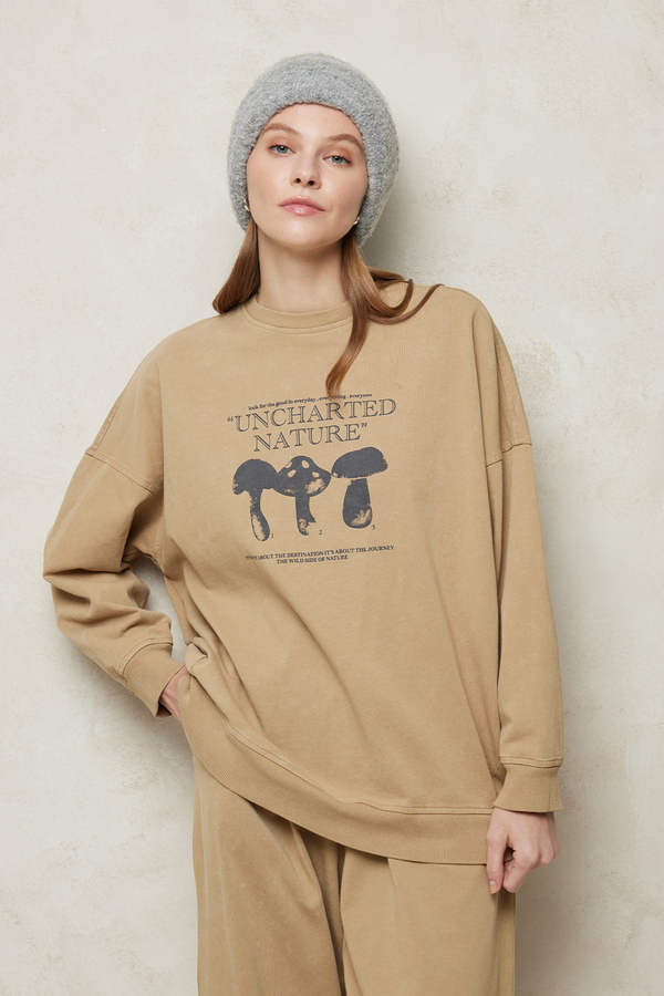 Manuka - FADED EFFECT PRINTED SWEATSHIRT SAND (1)