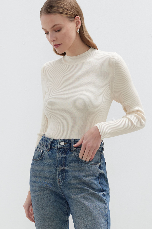 Manuka - TURTLENECK KNITWEAR BODY ECRU (1)