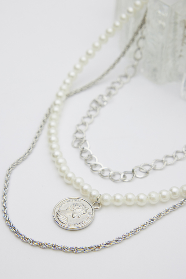 Manuka - PEARLY WIHT MEDALLION NECKLACE SILVER (1)