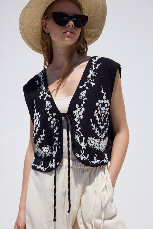 embroidered-vest-black-manuka