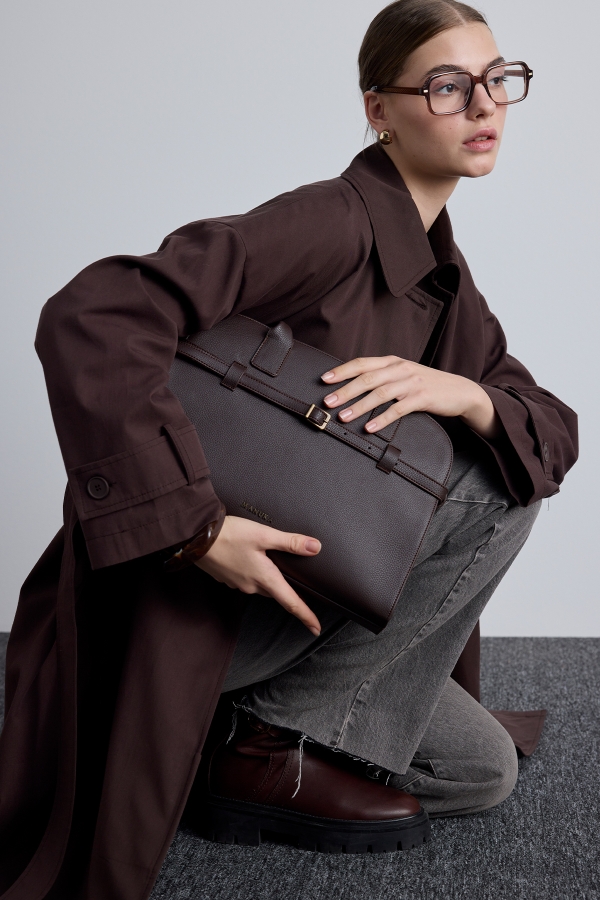 MANUKA - MEDIUM SIZE BELT BAG BROWN