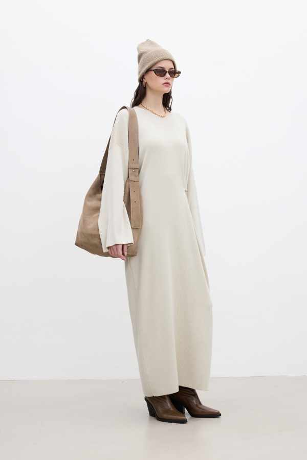 Manuka - SUEDE MAXI SLEEVE BAG SAND (1)