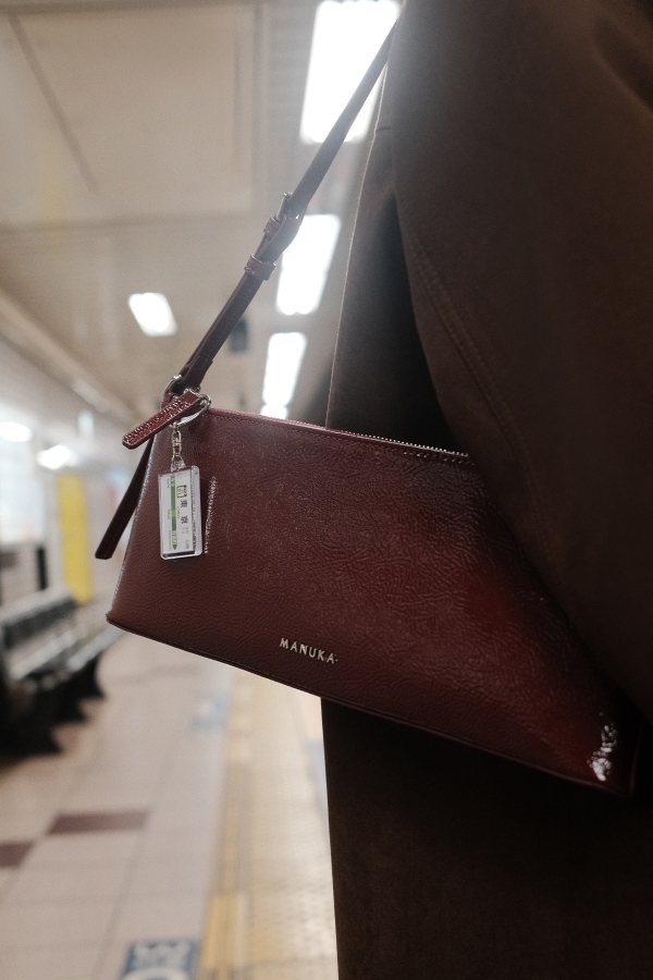 Manuka - THIN-STRAPPED PATENT LEATHER BAG CLARET RED (1)