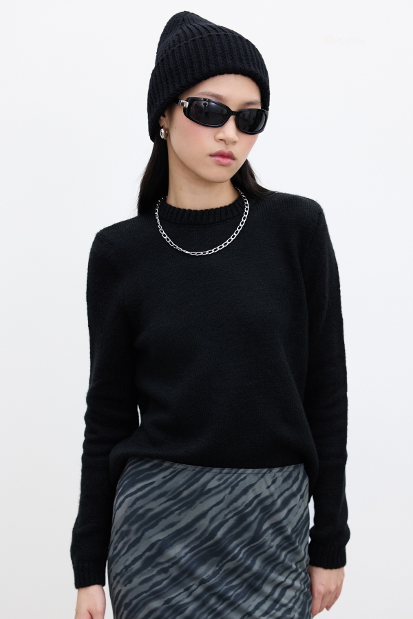 Manuka - CREW NECK FIT KNIT SWEATER BLACK (1)