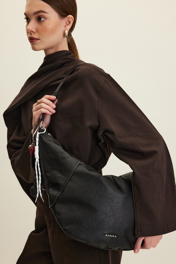 Manuka - SOFT LEATHER OVAL CROSSBAND BAG BLACK (1)