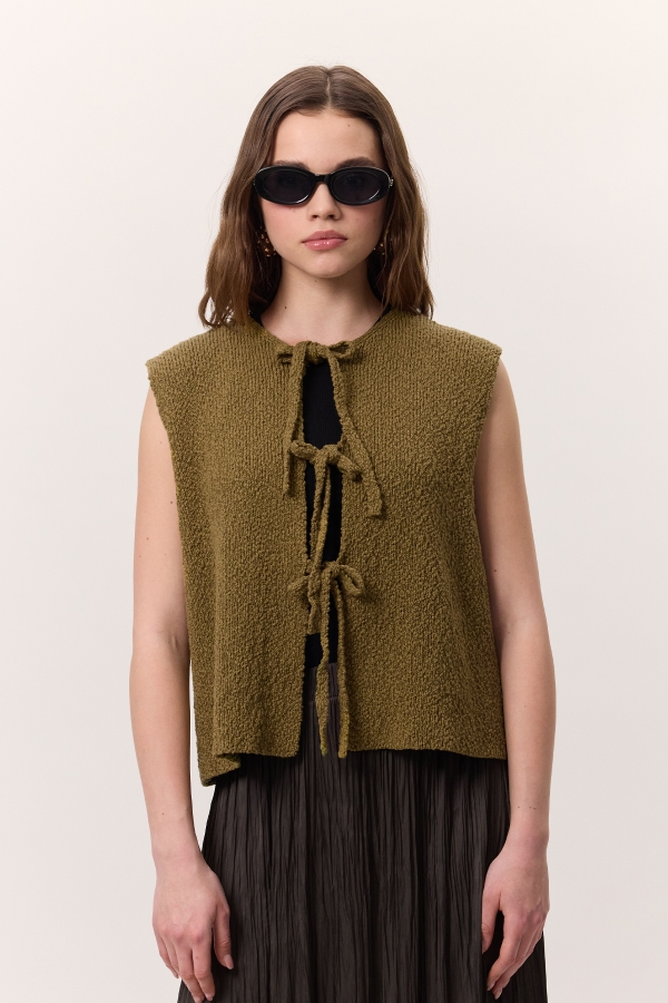 Manuka - LACED KNITWEAR VEST GREEN (1)
