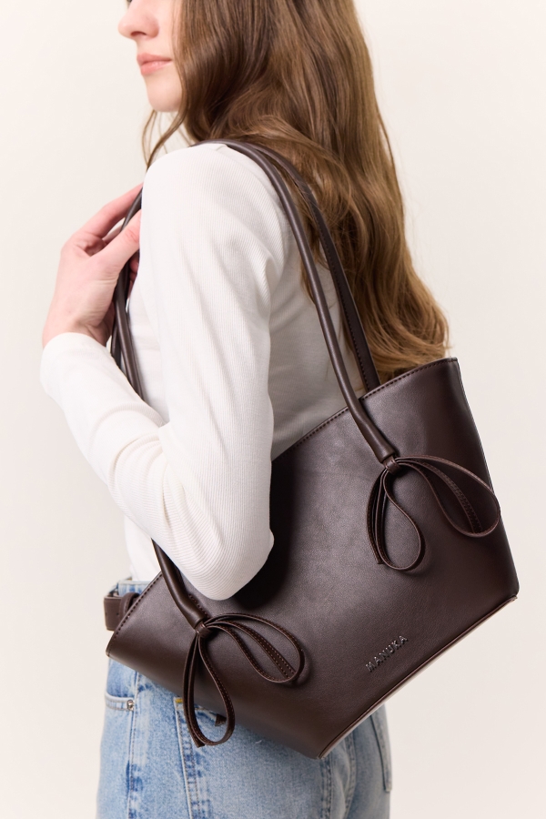 Manuka - Sandy Bow Bag Dark Brown (1)