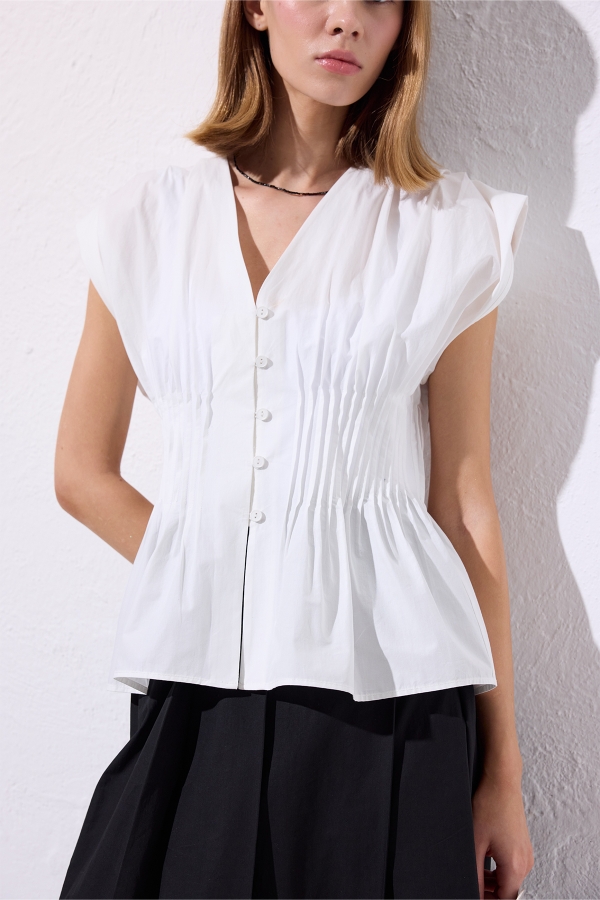 BELİ PİLE DETAYLI KOLSUZ BLUZ EKRU · 3