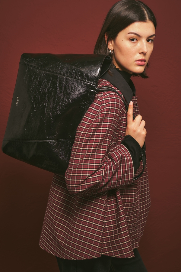 Manuka - SQUARE TTE BAG BLACK