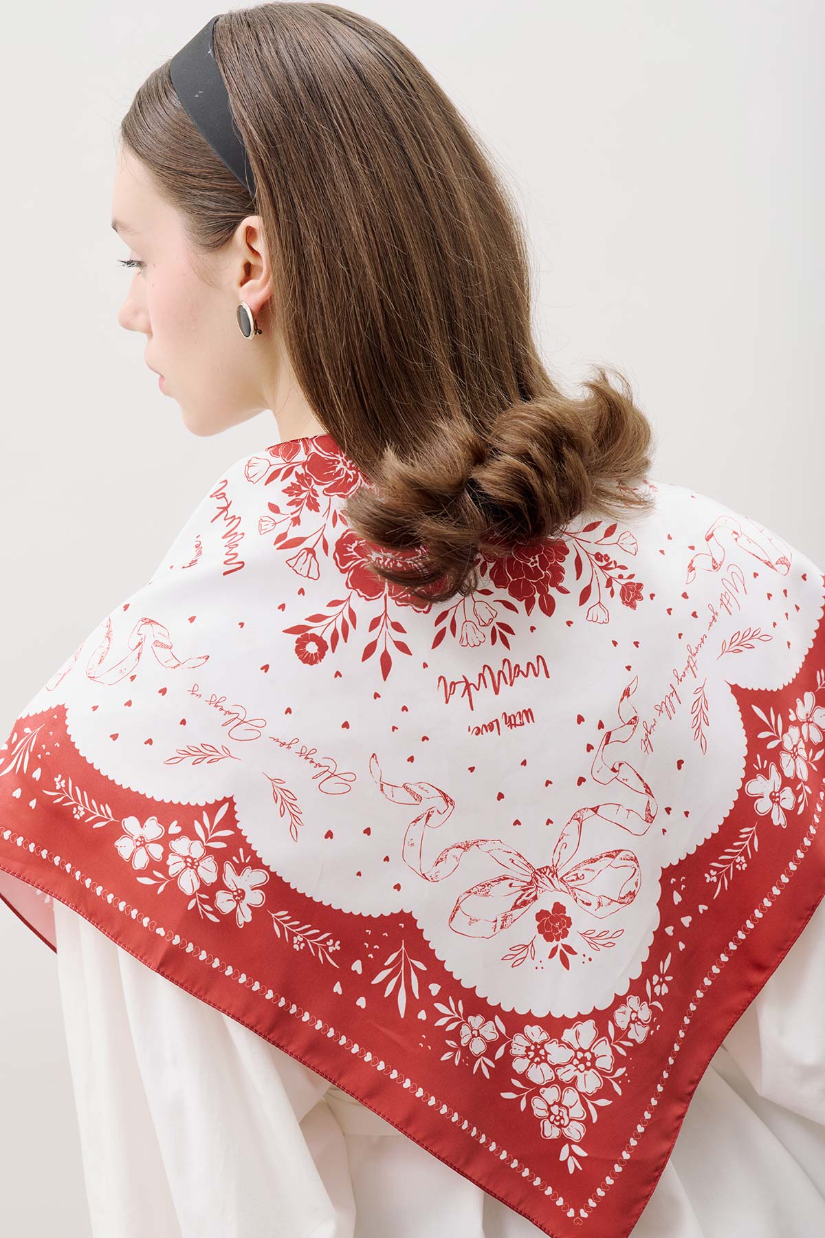 DESENLİ ORTA BOY SATEN FULAR LOVE